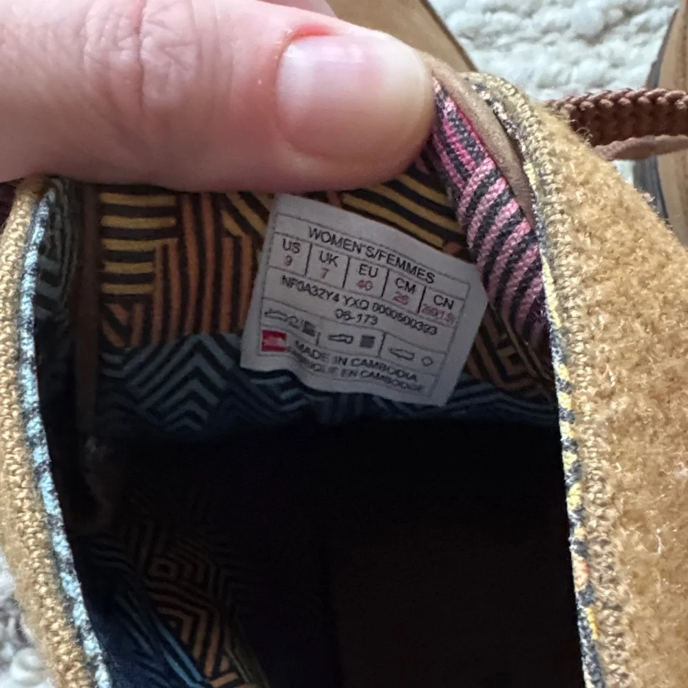 Women’s The North Face Tan Leather Boots - Picture 4 of 10